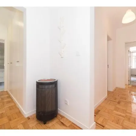 Apartment Houze_4 Bedroom Near Jardim Zoologico *